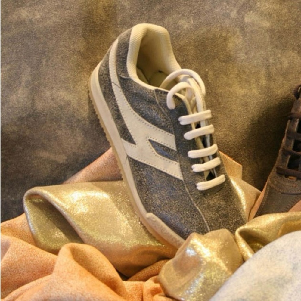 Vintage Candie’s Y2K Glitter Sneakers – Size 6 (NEW)